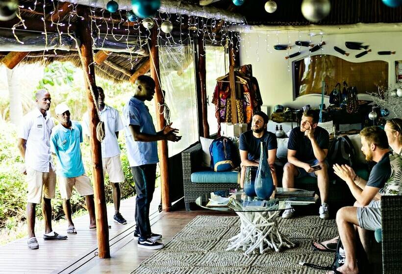 Отель Vilanculos Beach Lodge