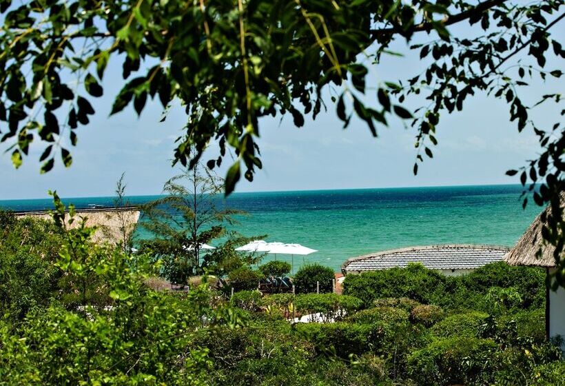 Отель Vilanculos Beach Lodge