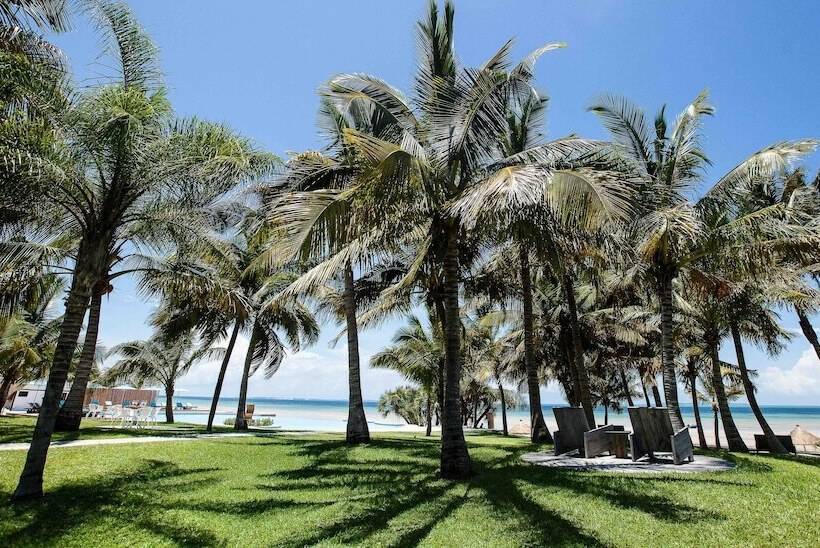 Отель Vilanculos Beach Lodge