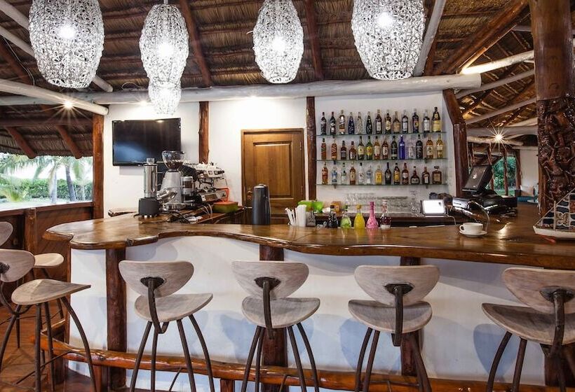 Отель Vilanculos Beach Lodge