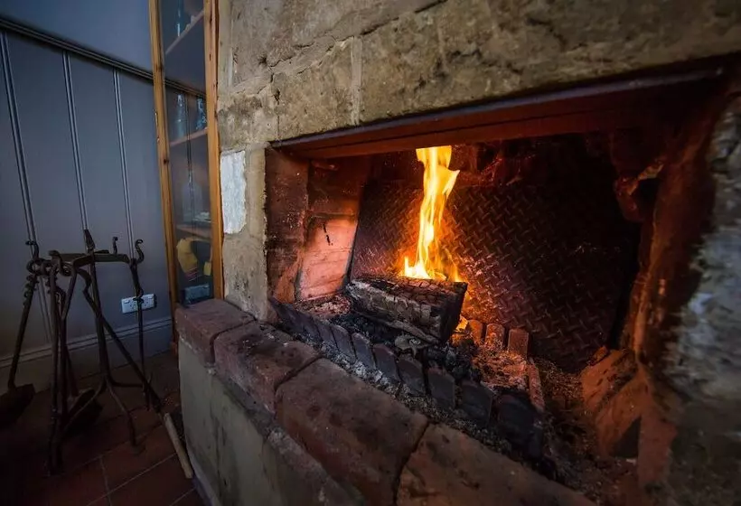 Majatalo Cobb & Co Lodge