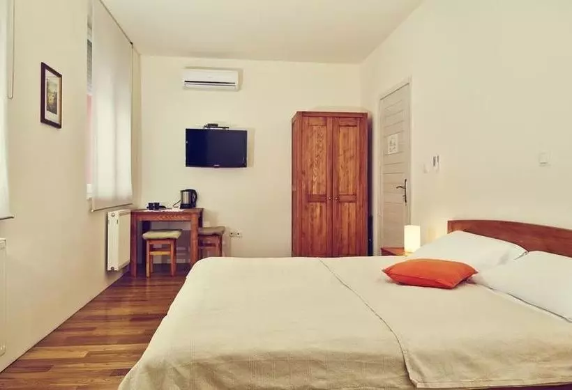 ペンション National Plus