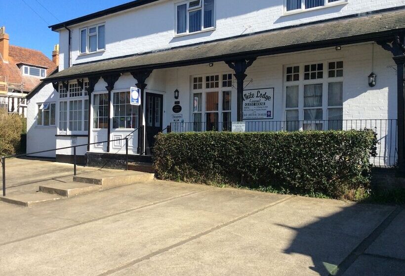 펜션 White Lodge Guest House