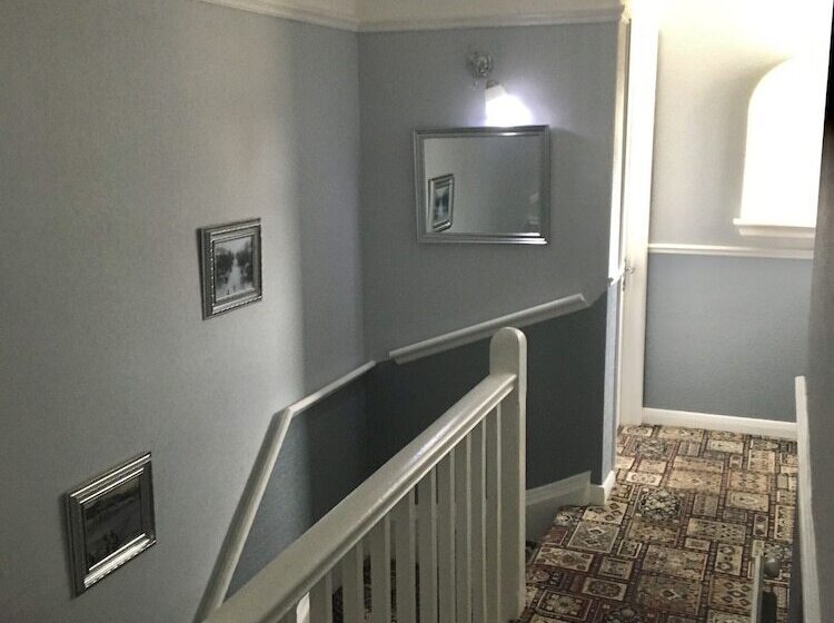 펜션 White Lodge Guest House