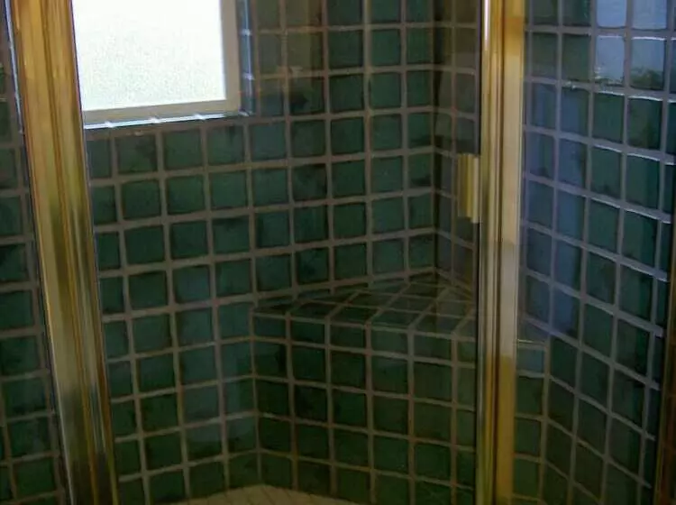 ベッドアンドブレックファースト Gallagher S Irish Rose