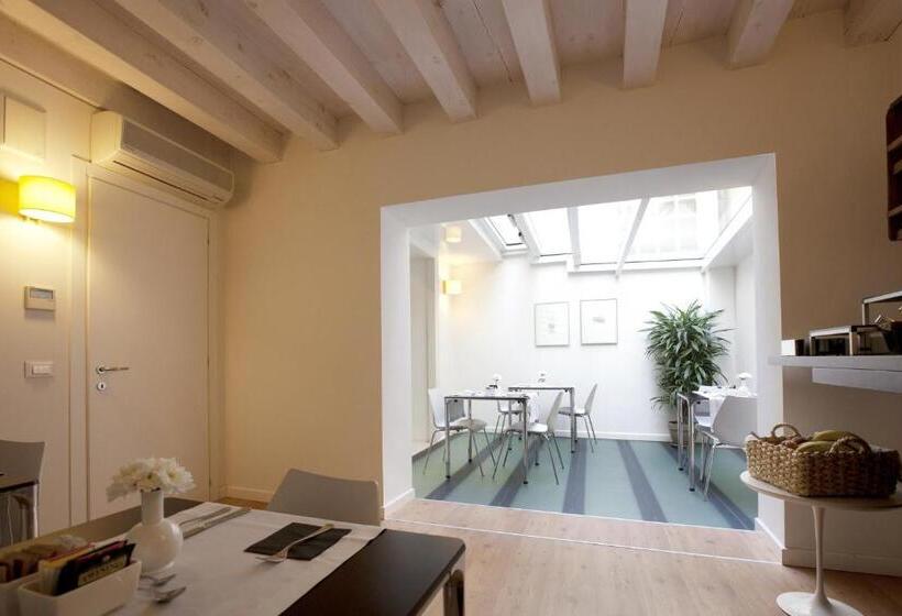 مسافرخانه Relais Santa Corona