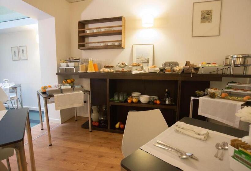 مسافرخانه Relais Santa Corona