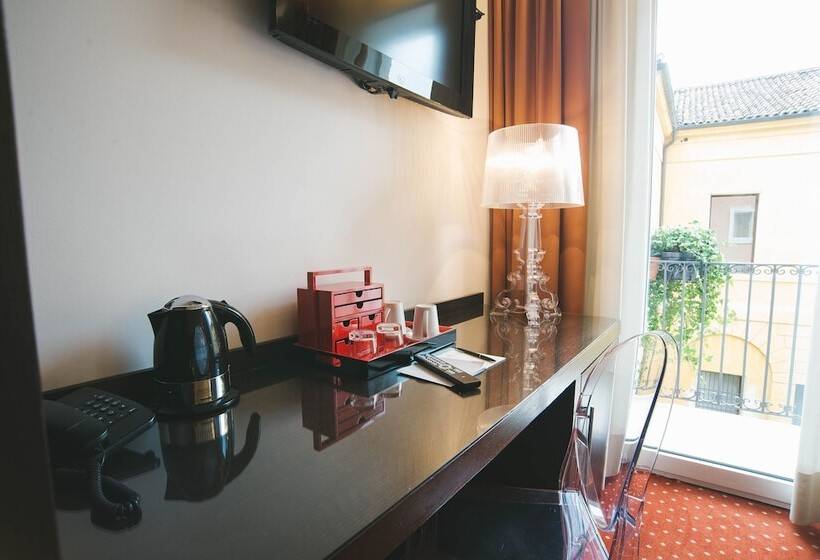 مسافرخانه Relais Santa Corona