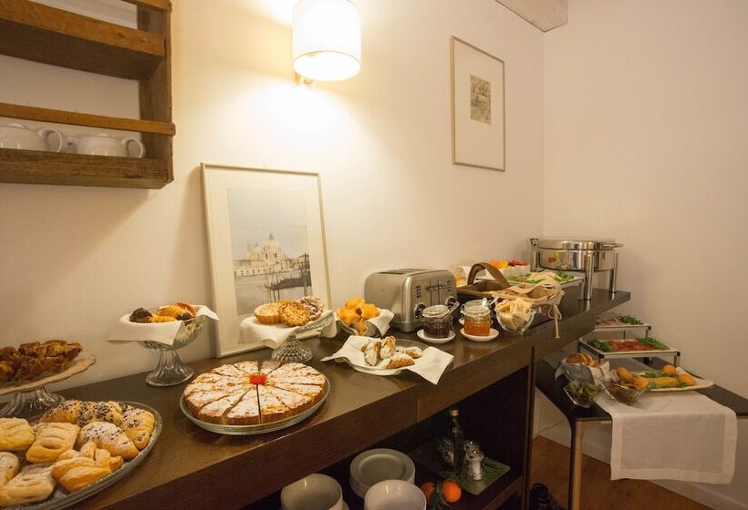 مسافرخانه Relais Santa Corona