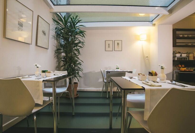 مسافرخانه Relais Santa Corona