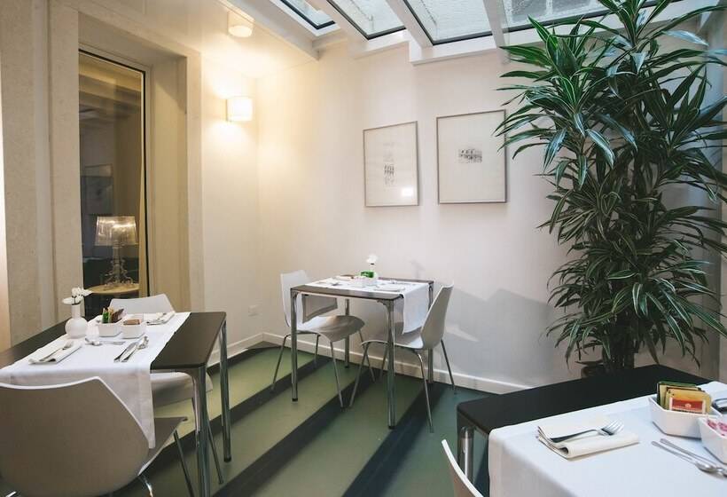 مسافرخانه Relais Santa Corona