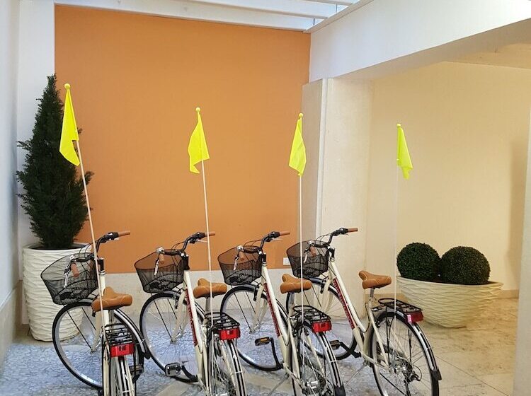 مسافرخانه Relais Santa Corona