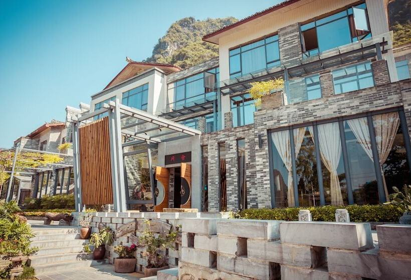 בית מלון כפרי Moonlit Sky Resort