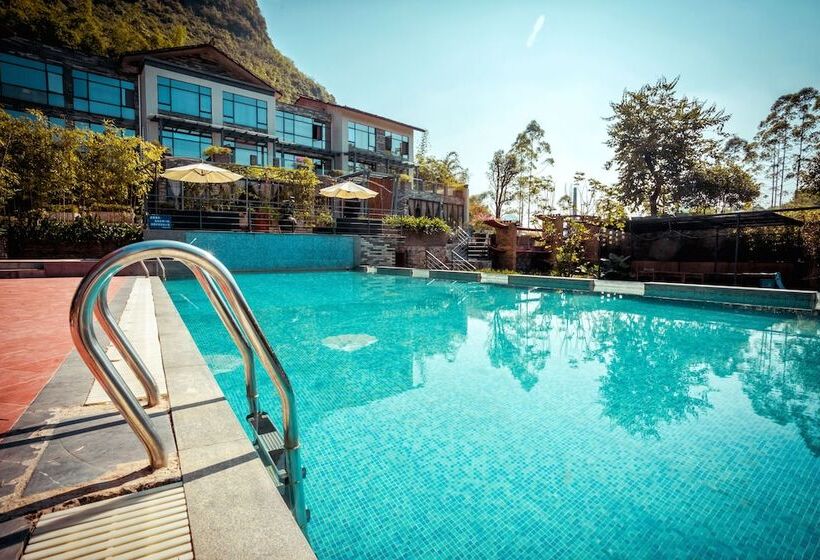 בית מלון כפרי Moonlit Sky Resort