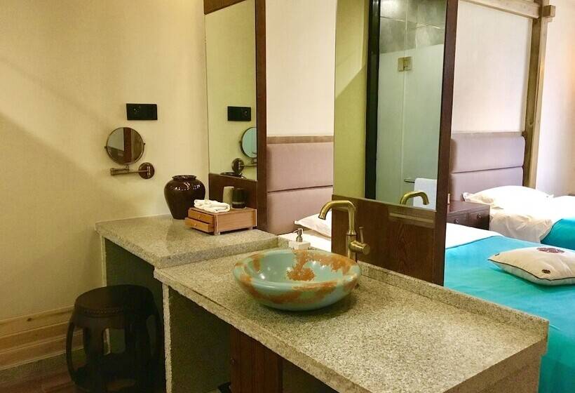 בית מלון כפרי Moonlit Sky Resort