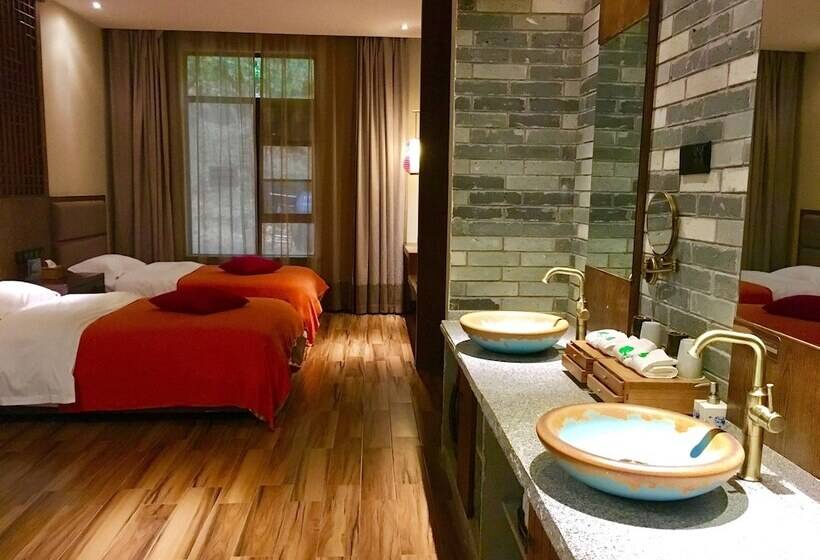 בית מלון כפרי Moonlit Sky Resort