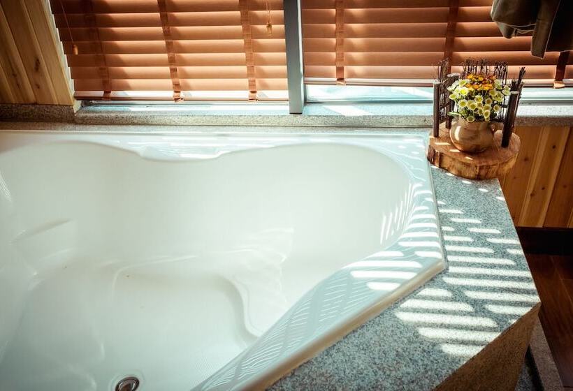 בית מלון כפרי Moonlit Sky Resort