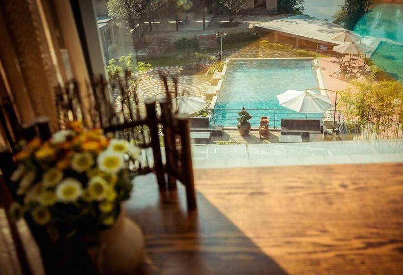 בית מלון כפרי Moonlit Sky Resort