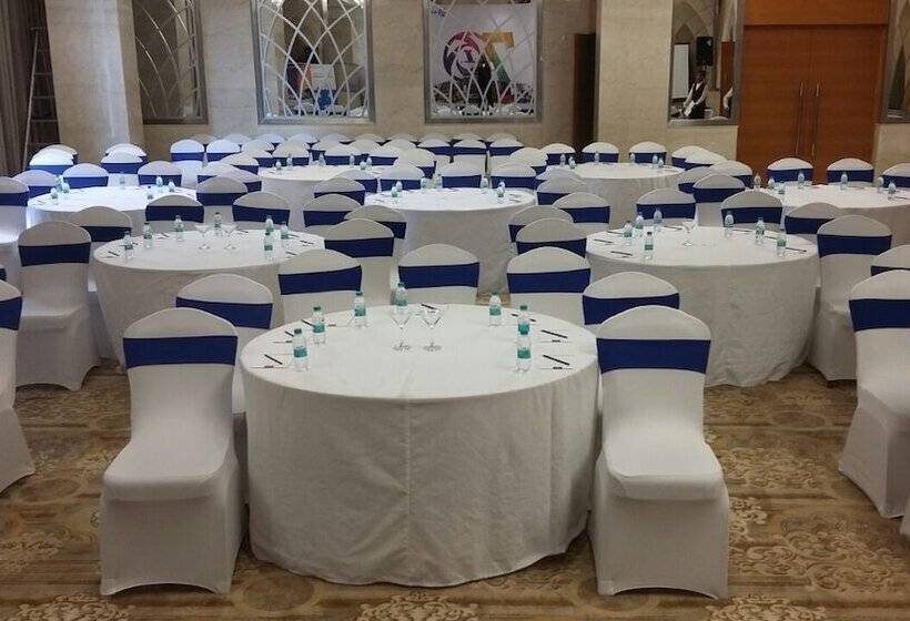 בית מלון כפרי Nataraj Sarovar Portico