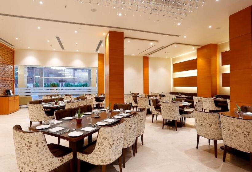 בית מלון כפרי Nataraj Sarovar Portico