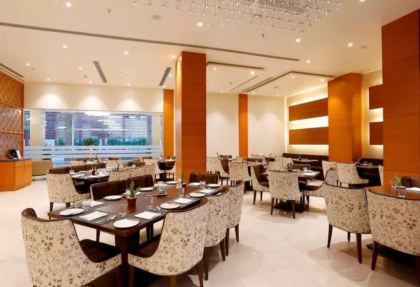 Hotelli Nataraj Sarovar Portico