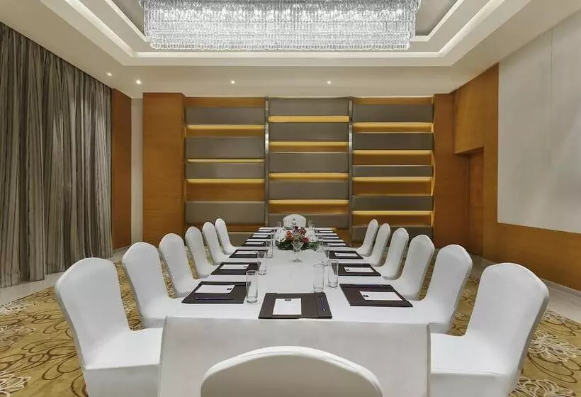 Hotelli Nataraj Sarovar Portico