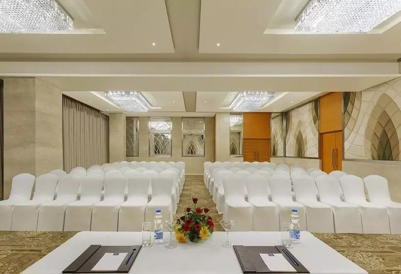 Hotelli Nataraj Sarovar Portico