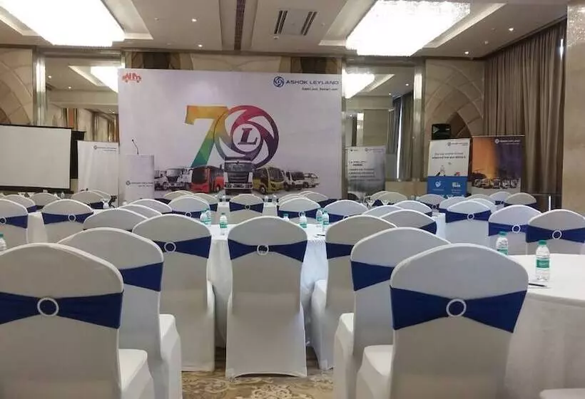 Hotelli Nataraj Sarovar Portico