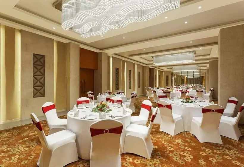 Hotelli Nataraj Sarovar Portico