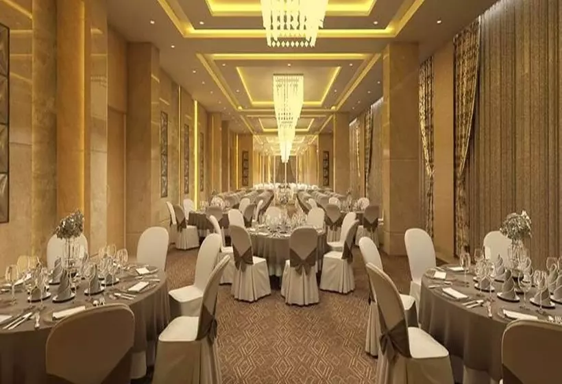 Hotelli Nataraj Sarovar Portico