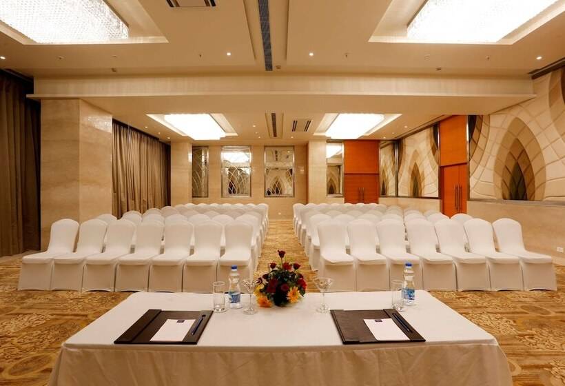 בית מלון כפרי Nataraj Sarovar Portico