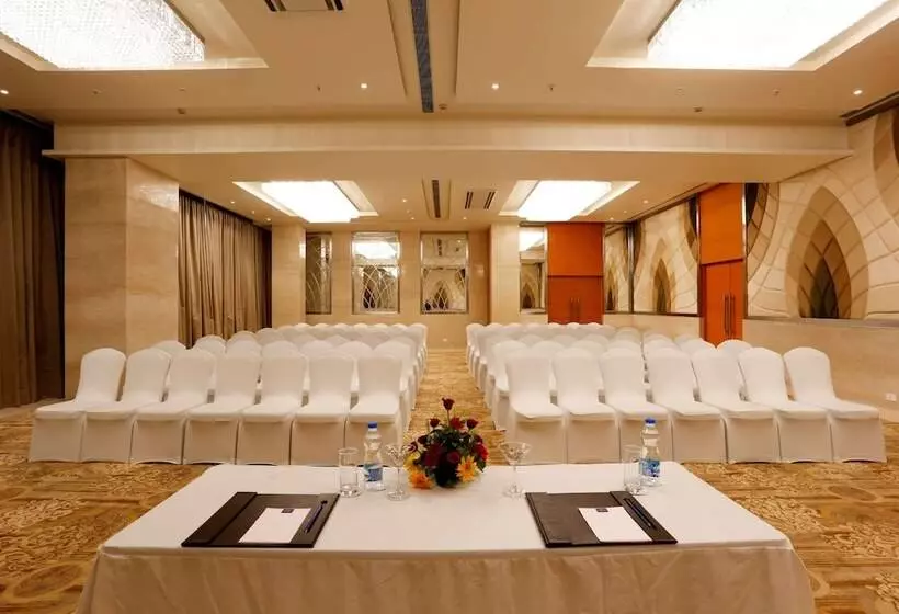 Hotelli Nataraj Sarovar Portico