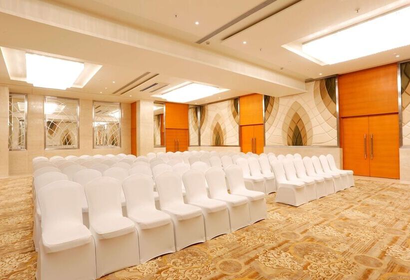 בית מלון כפרי Nataraj Sarovar Portico