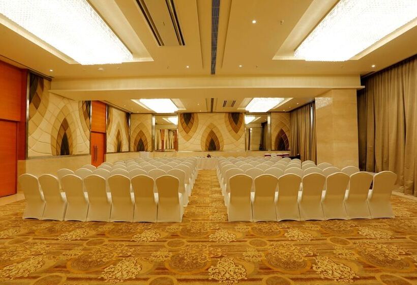 בית מלון כפרי Nataraj Sarovar Portico