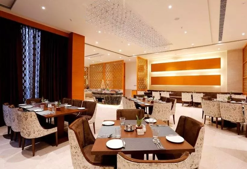 Hotelli Nataraj Sarovar Portico