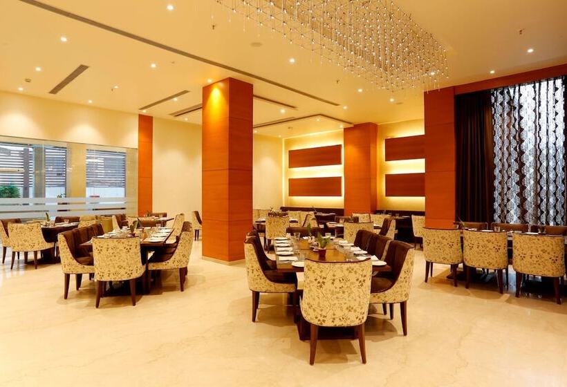 בית מלון כפרי Nataraj Sarovar Portico