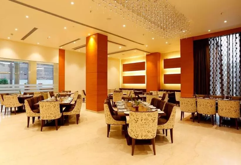 Hotelli Nataraj Sarovar Portico