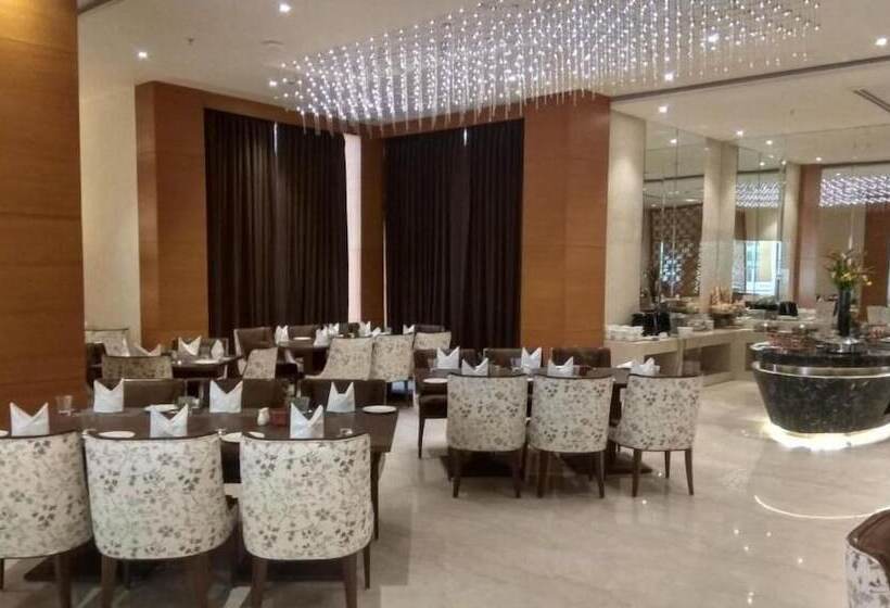 בית מלון כפרי Nataraj Sarovar Portico