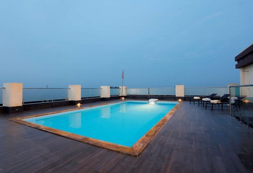 בית מלון כפרי Nataraj Sarovar Portico