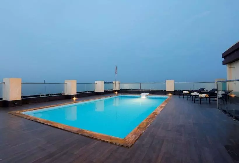 Hotelli Nataraj Sarovar Portico