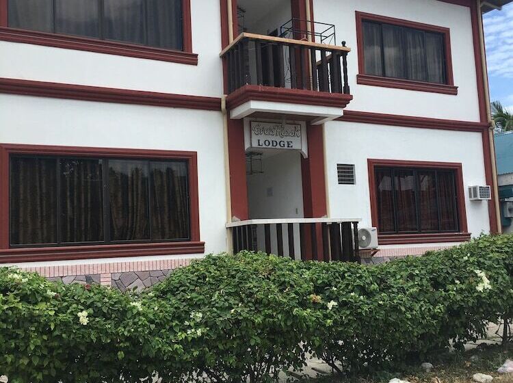 בית מלון כפרי New Eve's Kiosk Dive Resort