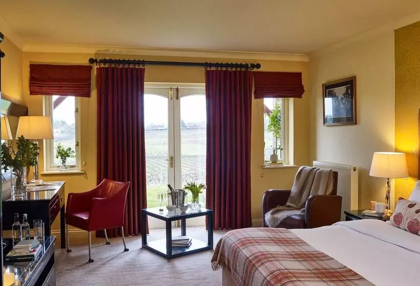 هتل Three Choirs Vineyards