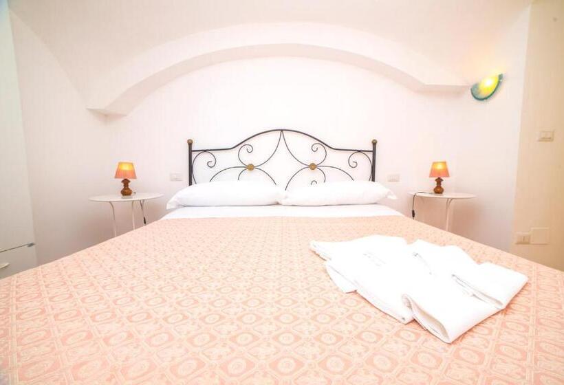 Il Borghetto Apartments & Rooms