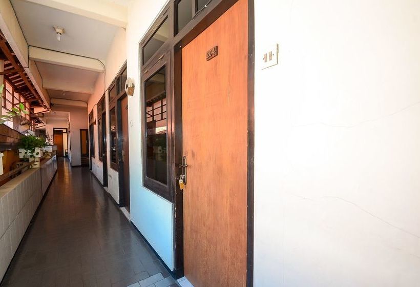 פנסיון Airy Eco Syariah Bongkaran Jagalan 64 Surabaya