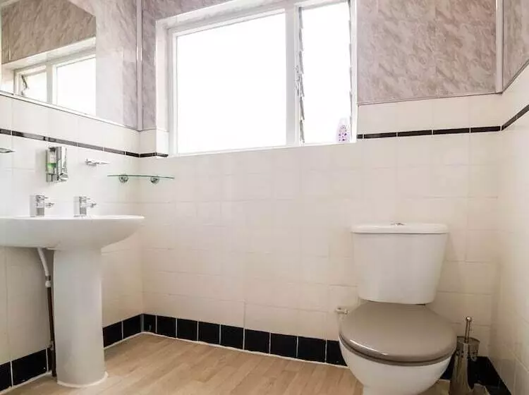 Majatalo Devine Beach Hotel, Westcliff Southend-On-Sea