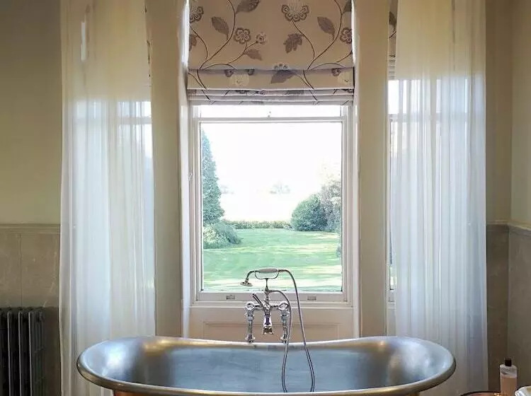 Cleatham Hall