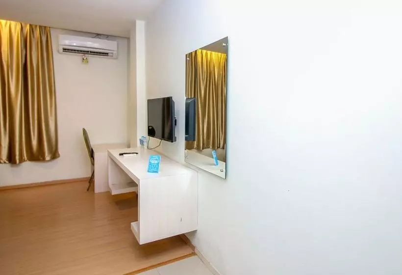 ホテル Airy Mandonga Edi Sabara 9 Kendari