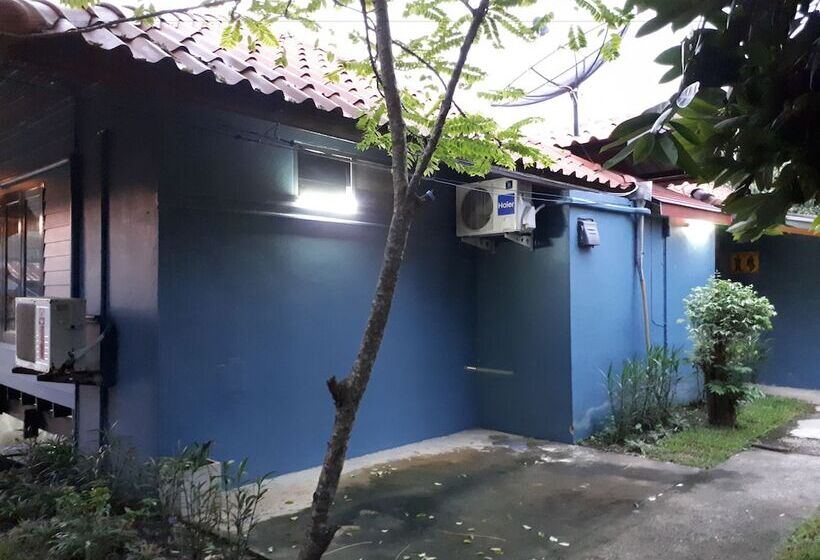 ホテル Baansuankamnun Montree