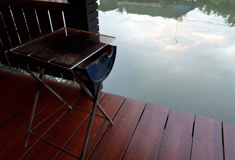 ホテル Baansuankamnun Montree