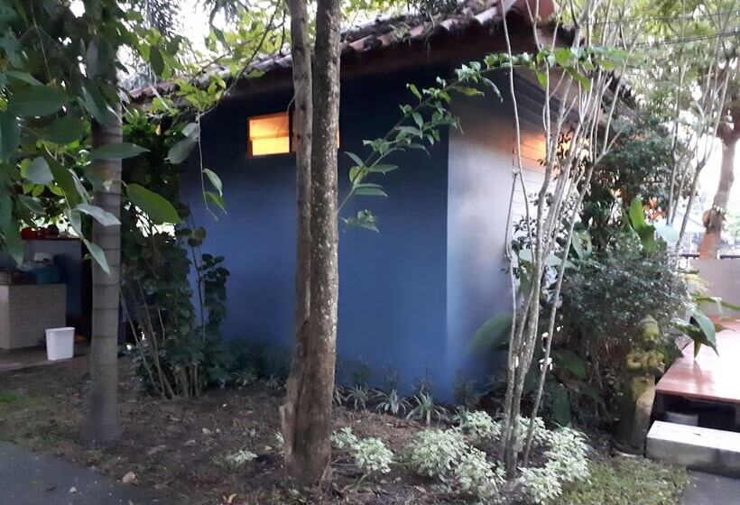 ホテル Baansuankamnun Montree